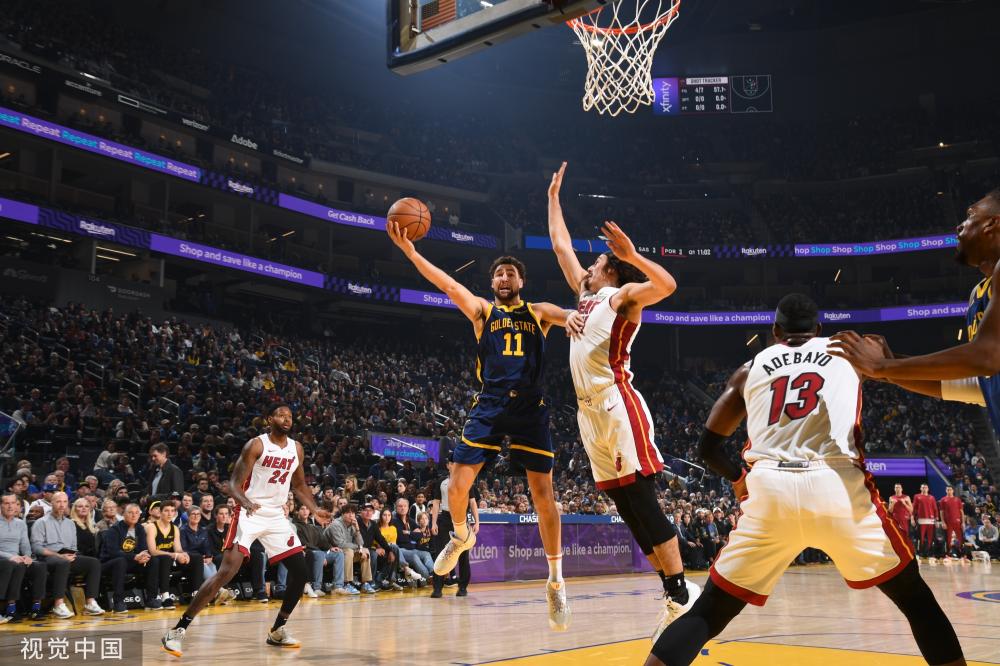 年全队拼搏 年全队拼搏